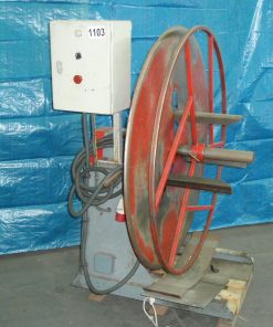 Vertical motorized decoiler
